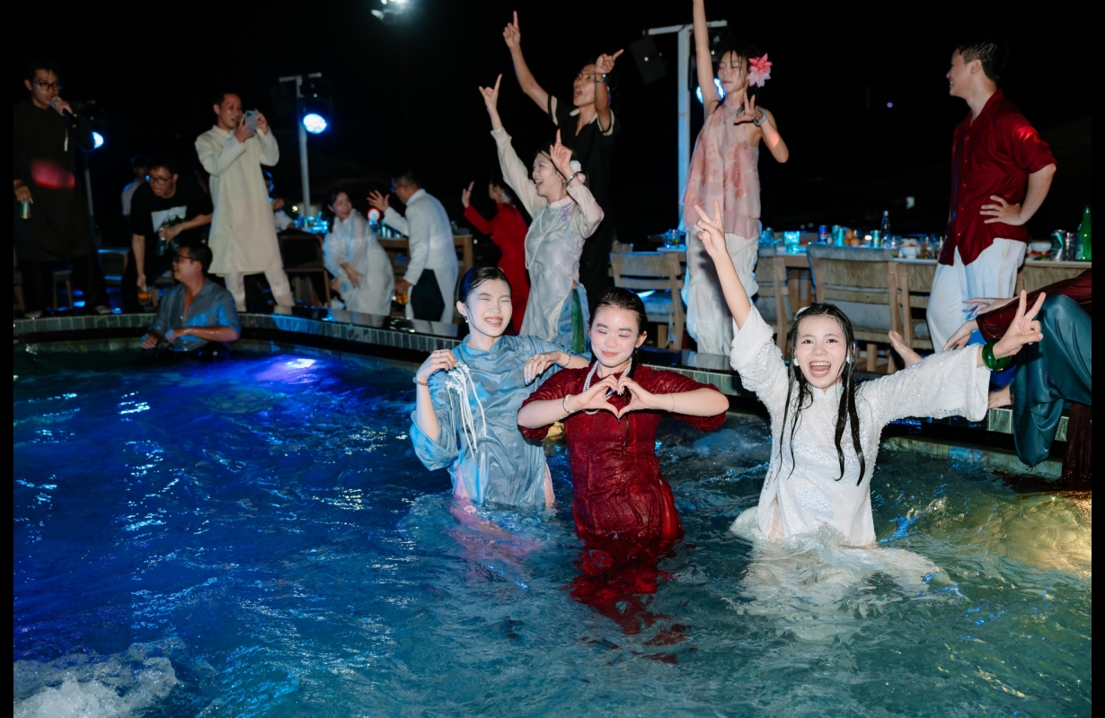 ELITE YEAR AND PARTY