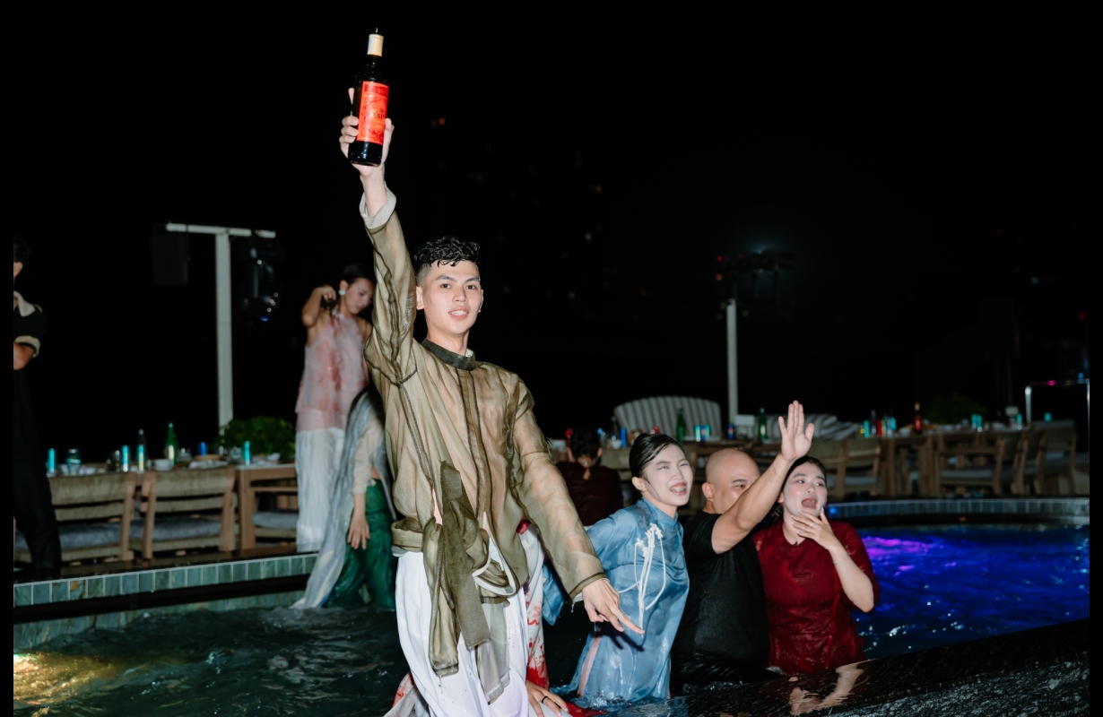 ELITE YEAR AND PARTY