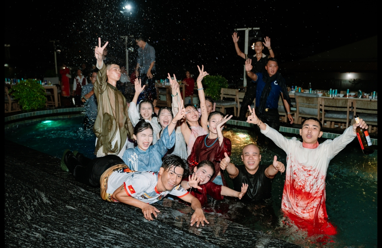 ELITE YEAR AND PARTY