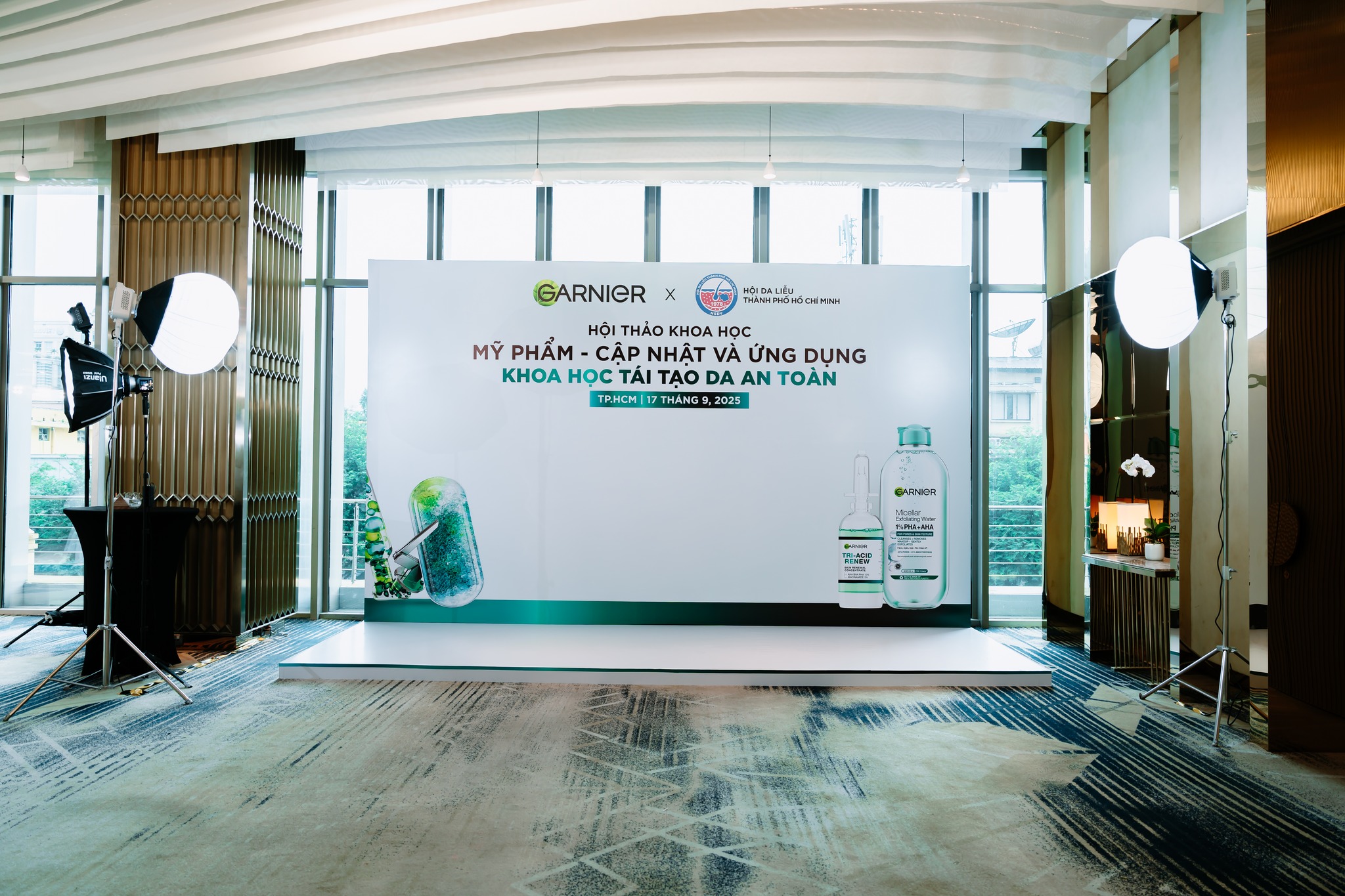 ekip quay chụp hội thảo chuyên nghiệp